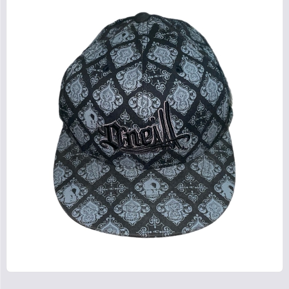 Mens O’Neill 210 fitted by flexfit hat. 98% cotton 2% spandex. NWOT